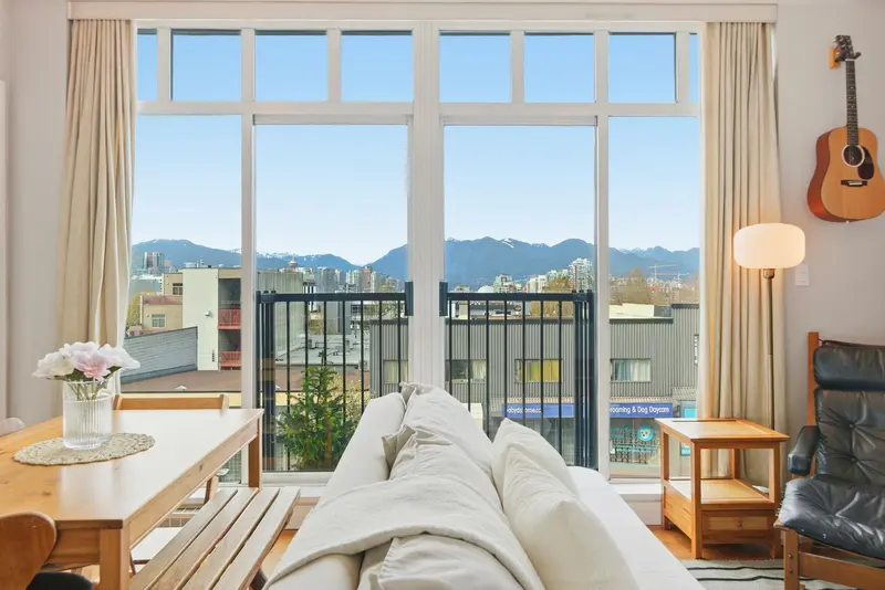 210 2515 ONTARIO STREET - photo 4 of 25