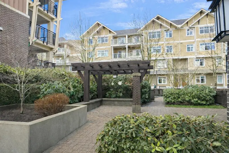 301 5775 IRMIN STREET - photo 4 of 25