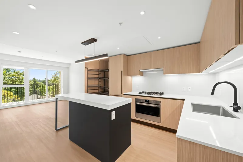 505 2235 E BROADWAY - photo 2 of 20