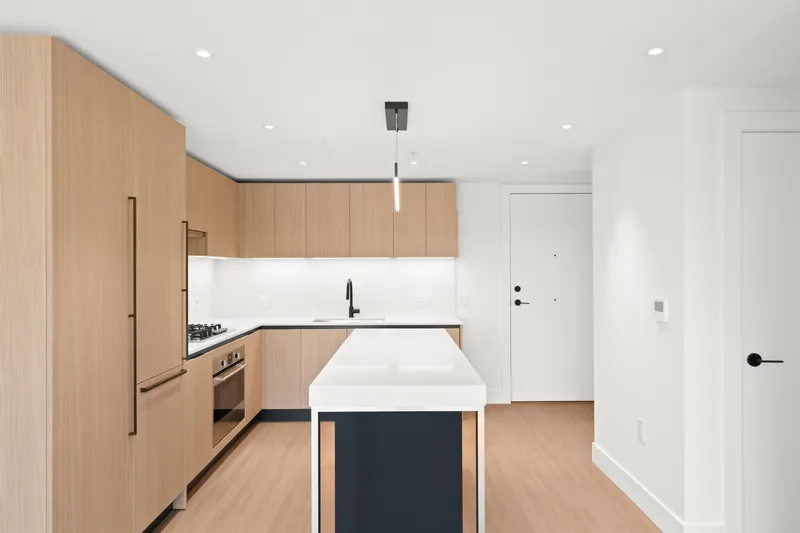 505 2235 E BROADWAY - photo 4 of 20