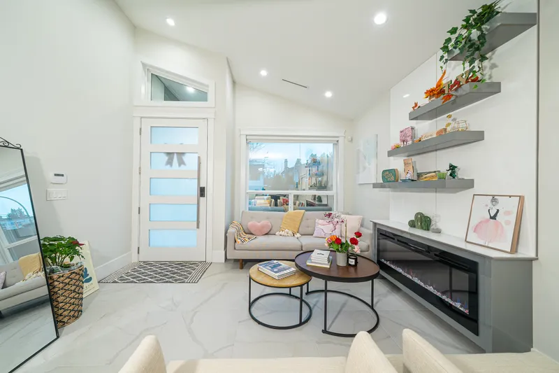 5180 LORRAINE AVENUE - photo 4 of 25