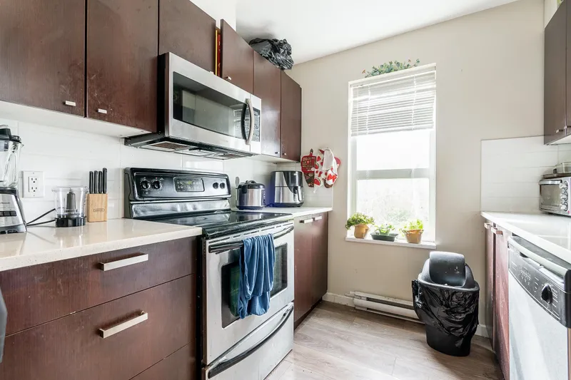 204 18755 68 AVENUE - photo 3 of 17