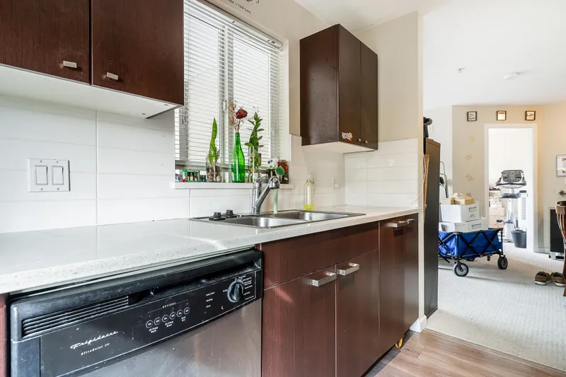 204 18755 68 AVENUE - photo 4 of 17