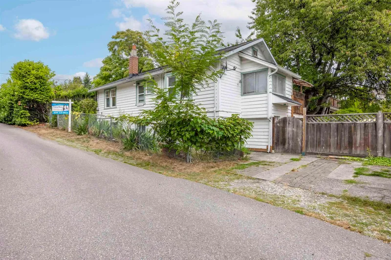 634 ROCHESTER AVENUE - photo 3 of 17