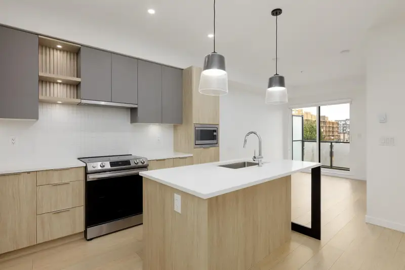 304 20695 EASTLEIGH CRESCENT - photo 2 of 20