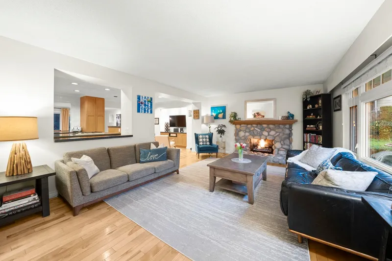 2569 HYANNIS POINT - photo 3 of 25