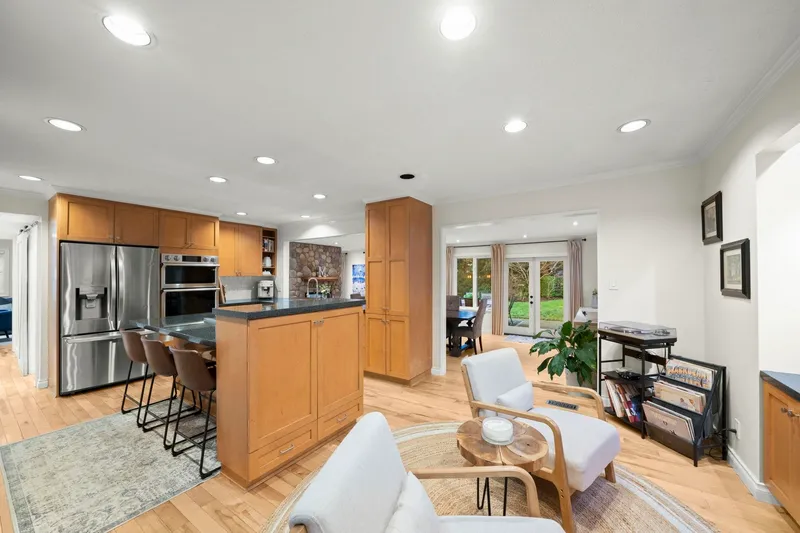 2569 HYANNIS POINT - photo 4 of 25