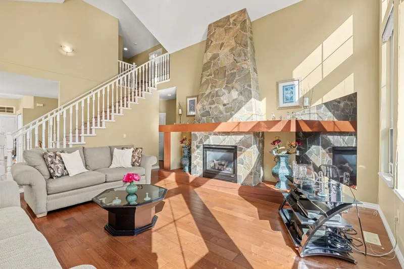 10 ASHWOOD DRIVE - photo 3 of 25