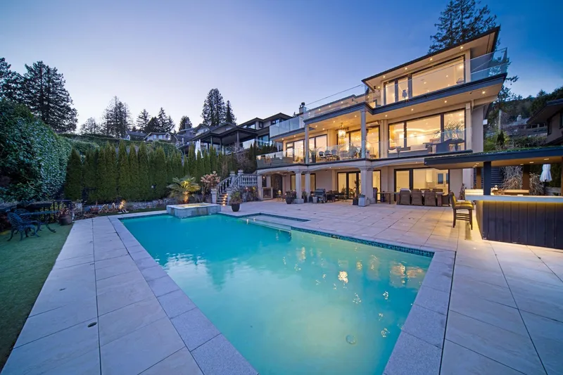 2538 OTTAWA AVENUE - photo 1 of 25