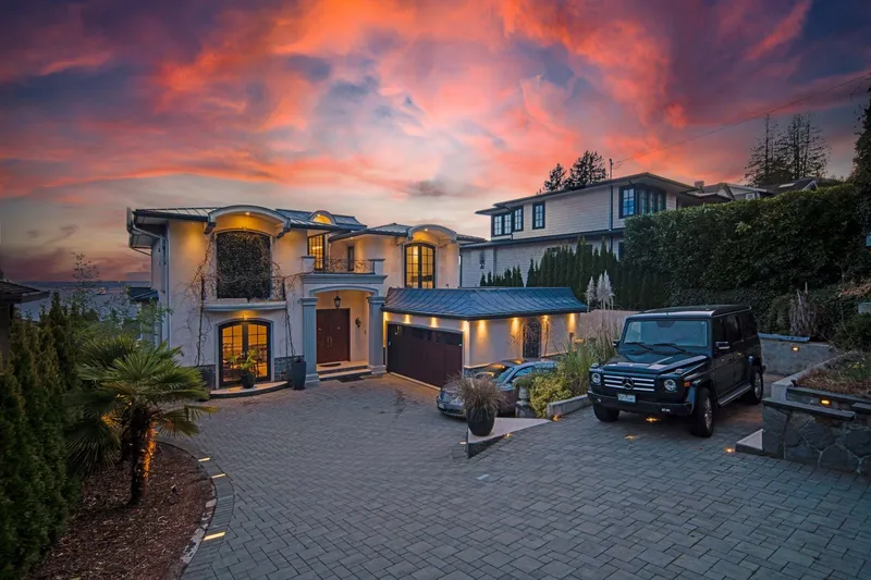 2538 OTTAWA AVENUE - photo 2 of 25