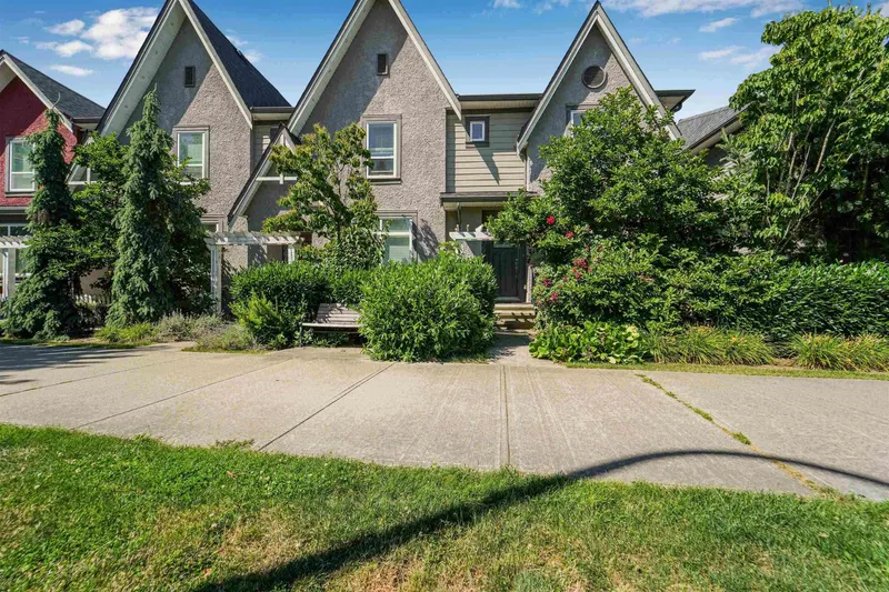 21065 80 AVENUE - photo 2 of 25