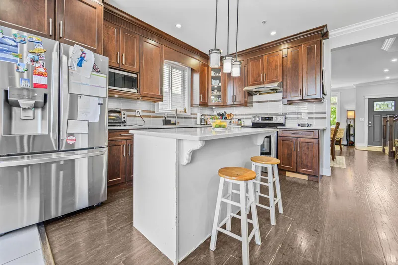 21065 80 AVENUE - photo 4 of 25