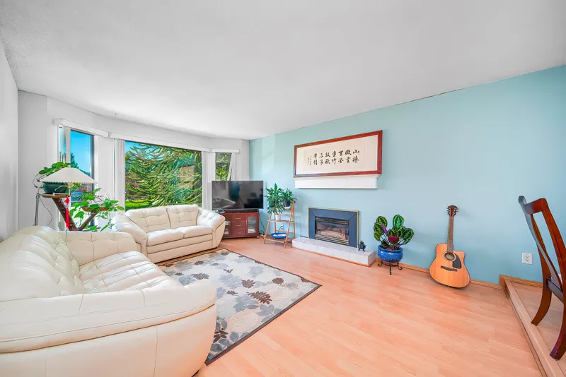 1160 SHELTER CRESCENT - photo 3 of 25