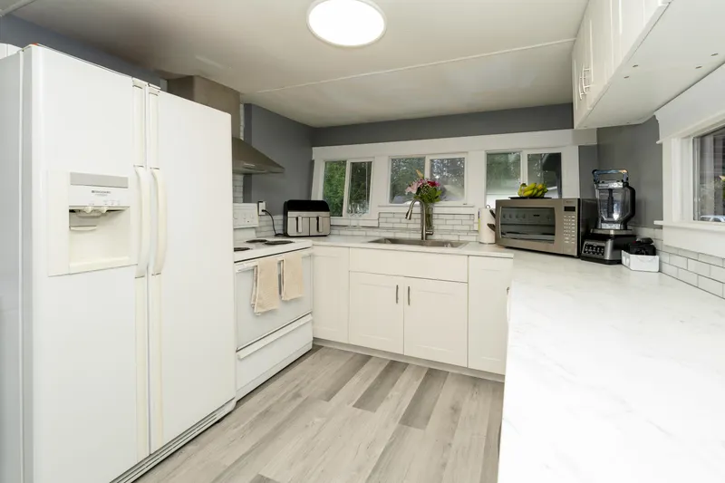 23252 CALVIN CRESCENT - photo 3 of 25