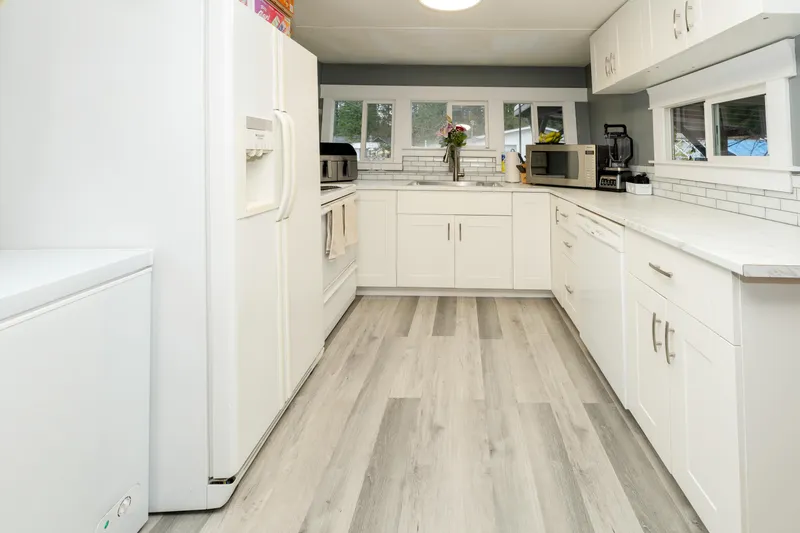 23252 CALVIN CRESCENT - photo 4 of 25