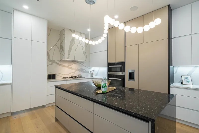 5655 PORTLAND STREET - photo 4 of 9