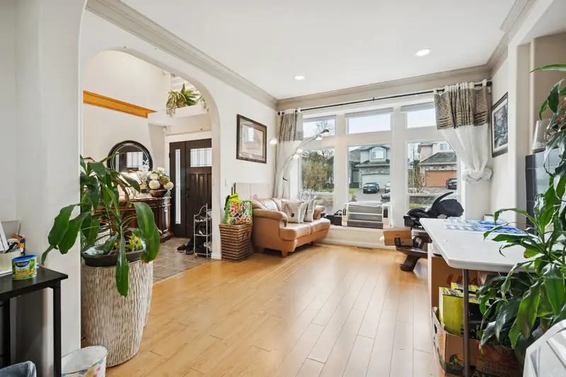 6740 150A STREET - photo 3 of 25