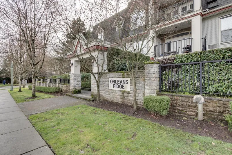 107 976 ADAIR AVENUE - photo 1 of 25