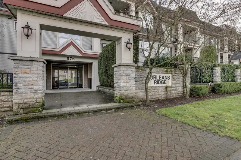 107 976 ADAIR AVENUE - photo 2 of 25