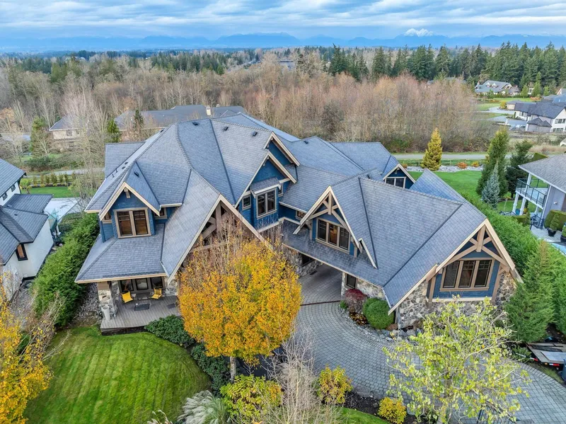 20069 2 AVENUE - photo 4 of 25