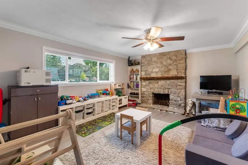 14917 92 AVENUE - photo 3 of 25