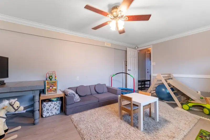 14917 92 AVENUE - photo 4 of 25