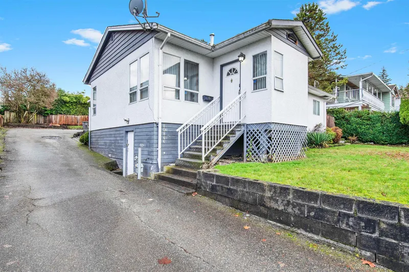 10846 129 STREET STREET - photo 1 of 25