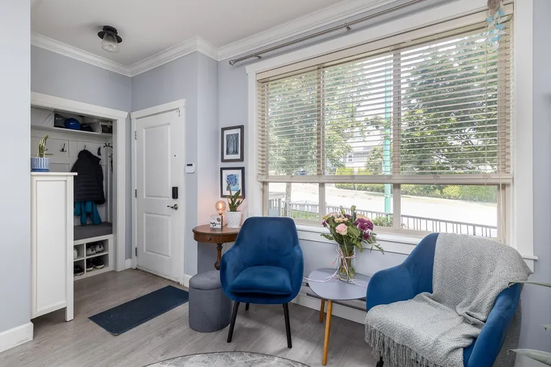 52 19560 68 AVENUE - photo 2 of 25