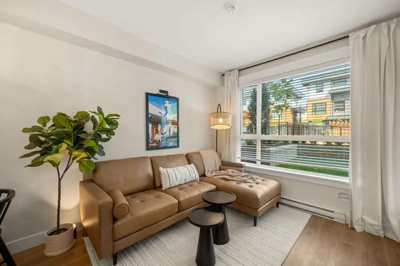 120 20926 83 AVENUE - photo 1 of 20