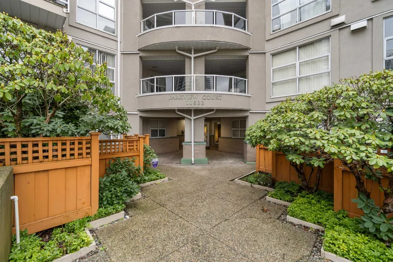 401 10533 UNIVERSITY DRIVE - photo 2 of 25