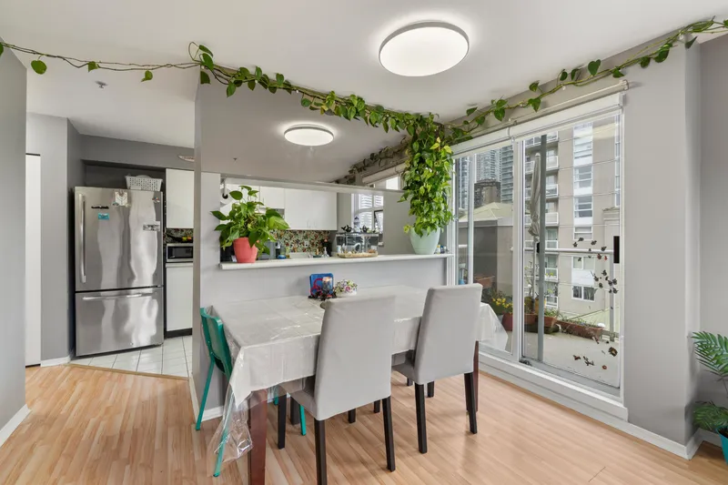 401 10533 UNIVERSITY DRIVE - photo 4 of 25