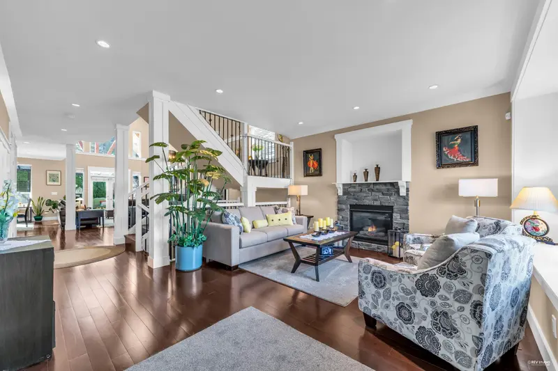 16238 25 AVENUE - photo 3 of 25