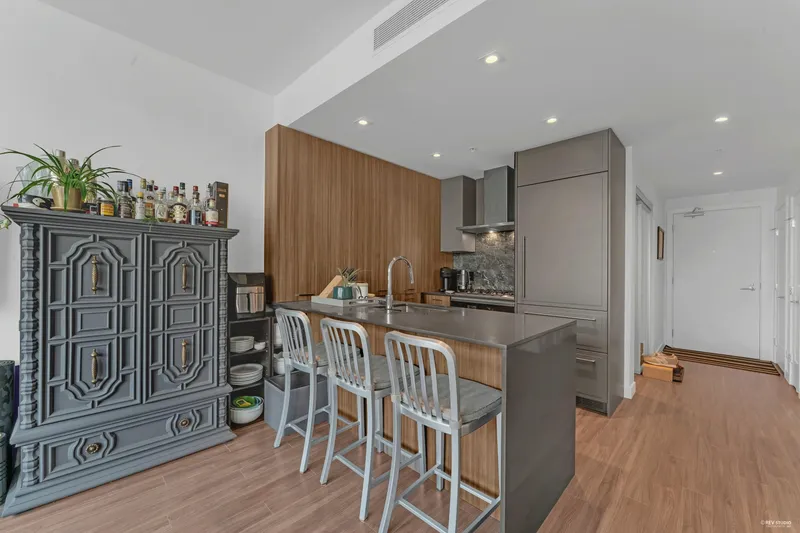 407 2288 ALPHA AVENUE - photo 1 of 25