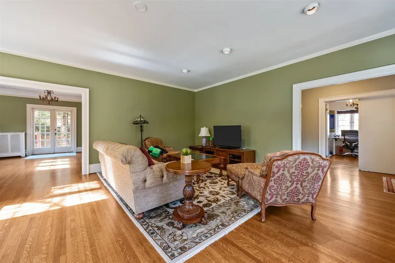 3737 PINE CRESCENT - photo 2 of 20