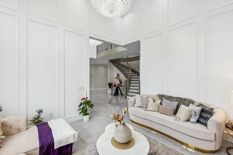 8580 CAMDEN CRESCENT - photo 4 of 25