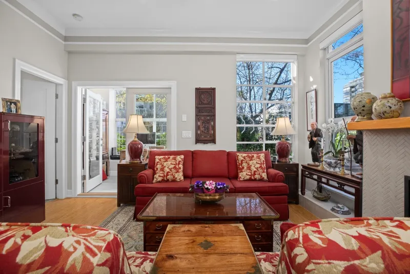 106 1928 NELSON STREET - photo 4 of 25