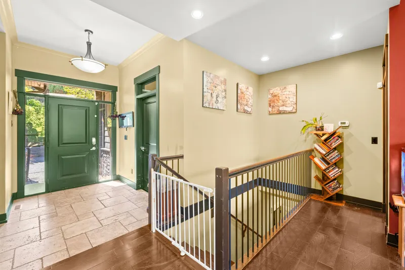 2518 WHATCOM ROAD - photo 3 of 25