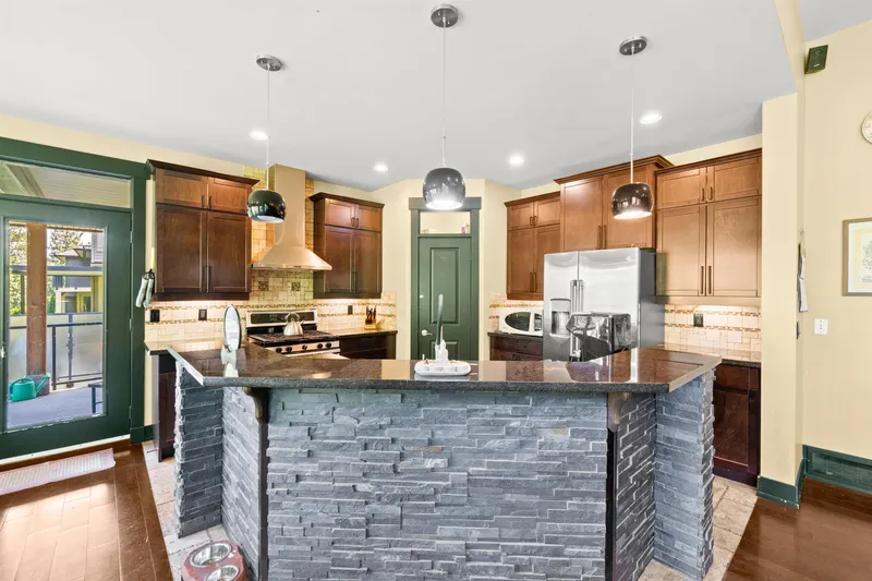 2518 WHATCOM ROAD - photo 4 of 25