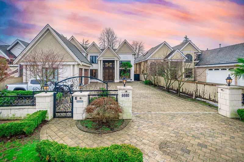 6680 MAPLE ROAD - photo 2 of 25