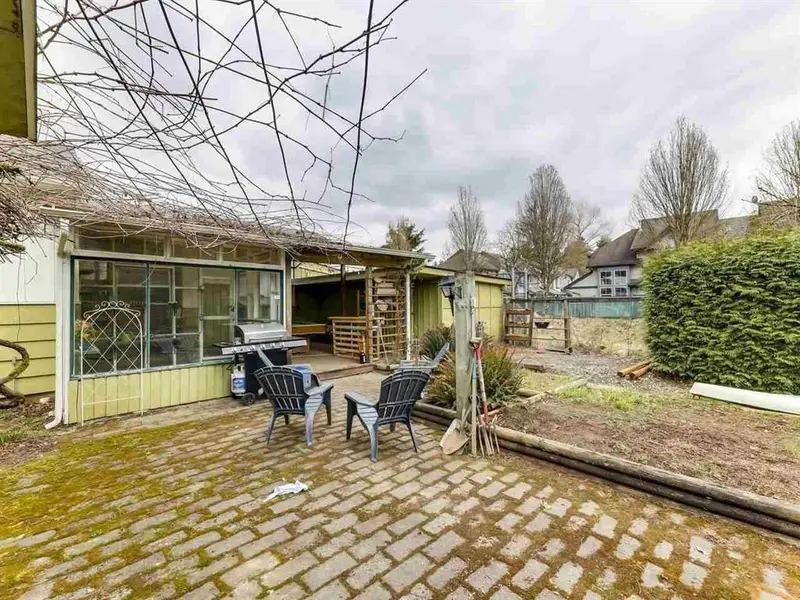 20994 LOUGHEED HIGHWAY - photo 4 of 14