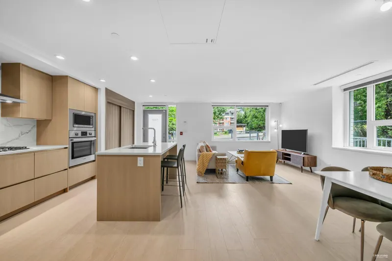 7 13778 100 AVENUE - photo 1 of 25