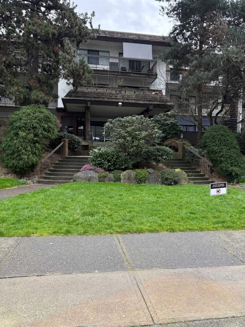 206 6560 BUSWELL STREET - photo 1 of 8