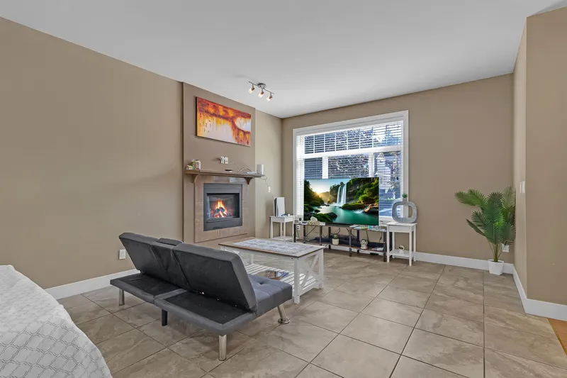 13971 64 AVENUE - photo 4 of 25