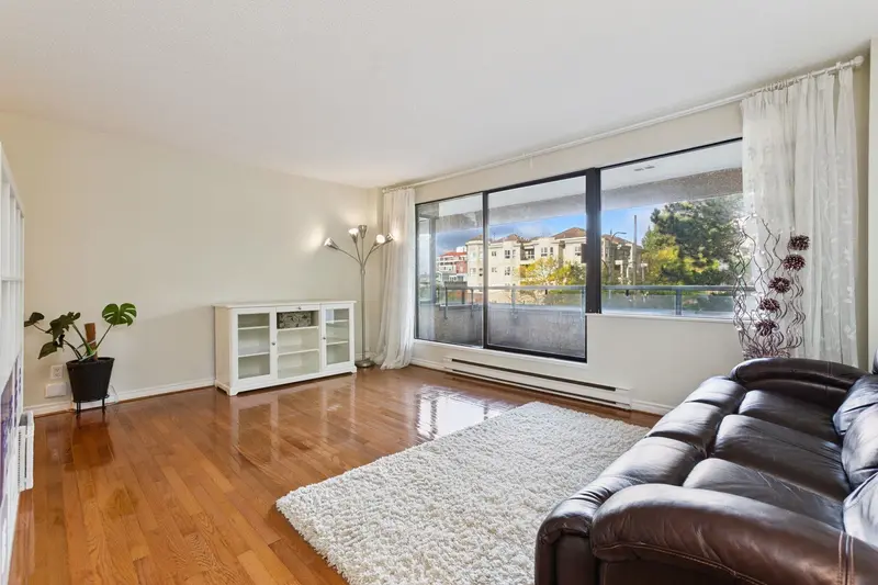 402 1026 QUEENS AVENUE - photo 3 of 25