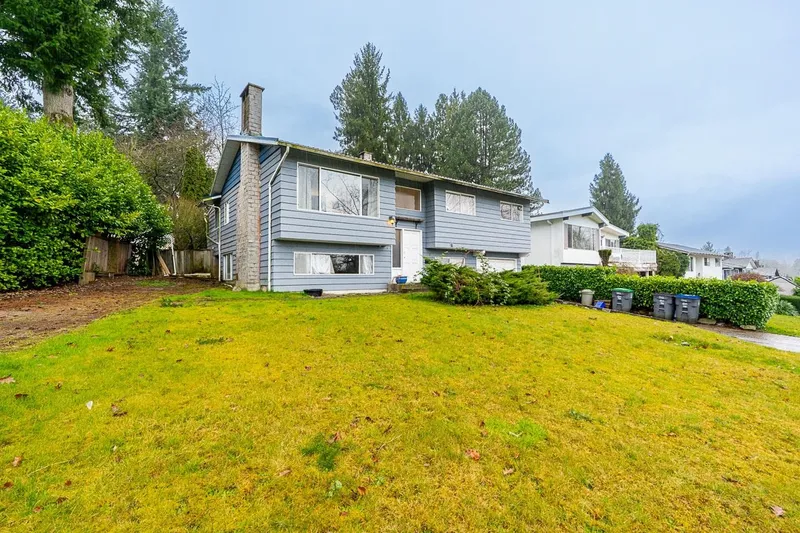 15058 ROBIN CRESCENT - photo 3 of 25