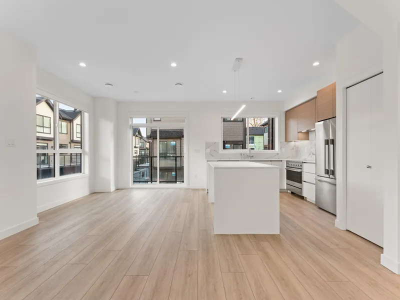 27 4337 BOUNDARY ROAD - photo 3 of 12