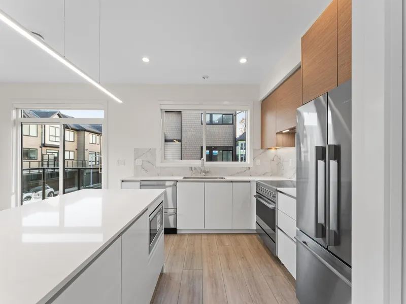 27 4337 BOUNDARY ROAD - photo 4 of 12