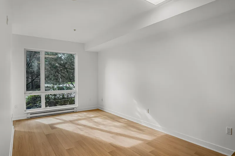 103 13321 102A AVENUE - photo 1 of 10