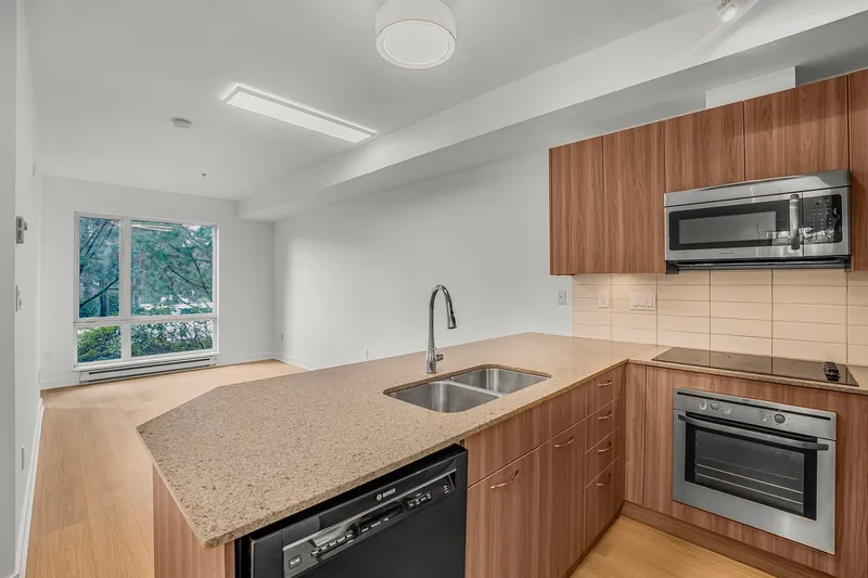 103 13321 102A AVENUE - photo 3 of 10