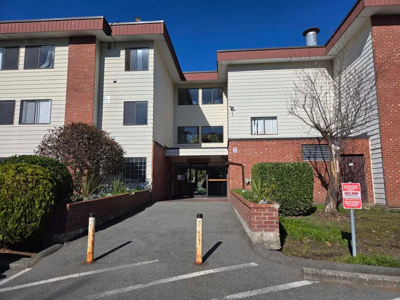 129 1909 SALTON ROAD - photo 2 of 19